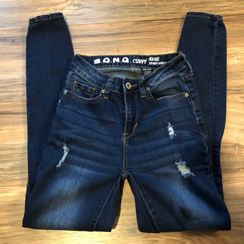 Woman’s high rise skinny distressed jeans 00